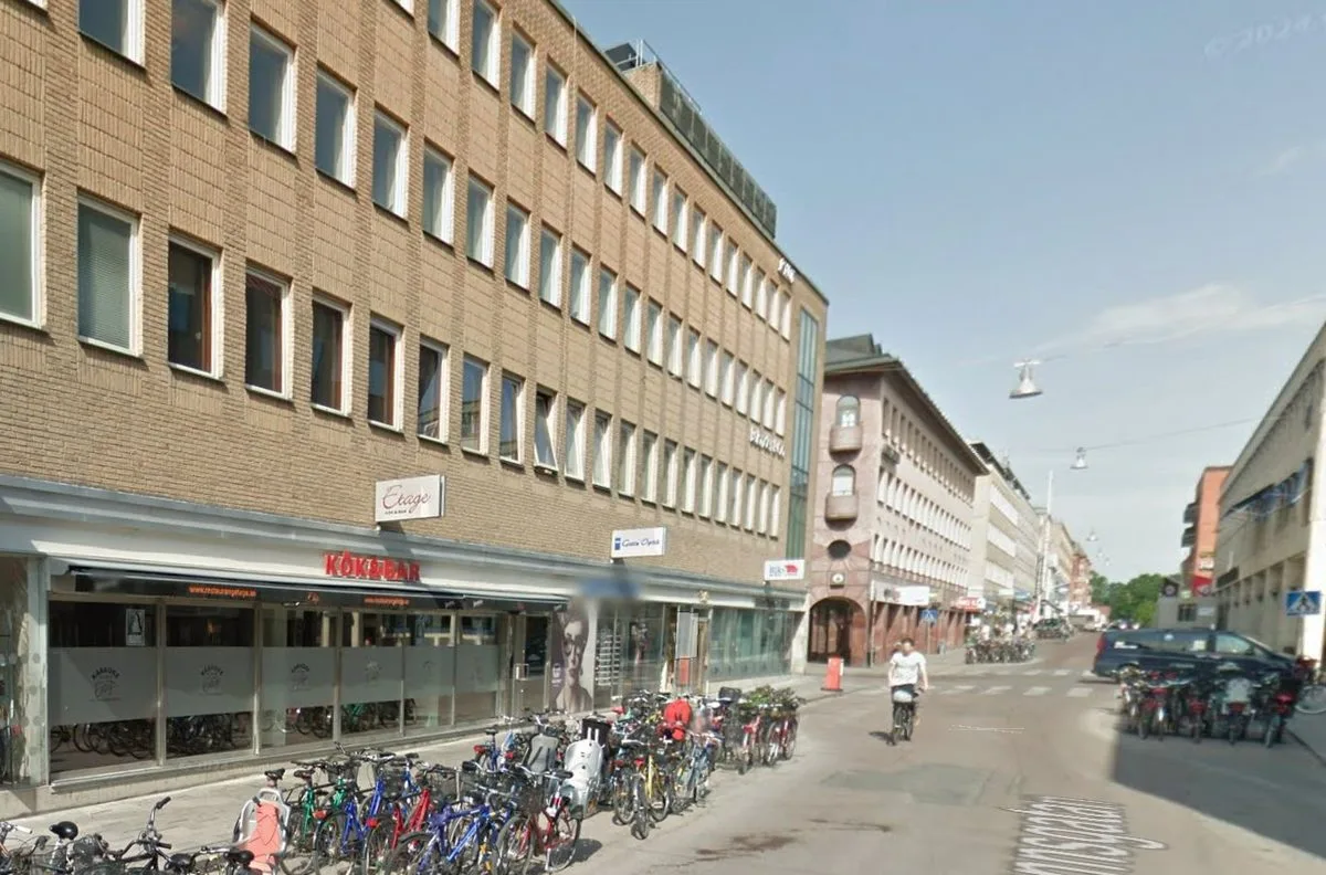 Etage öppnades 2003, har har genomgått flera förändringar sedan dess.